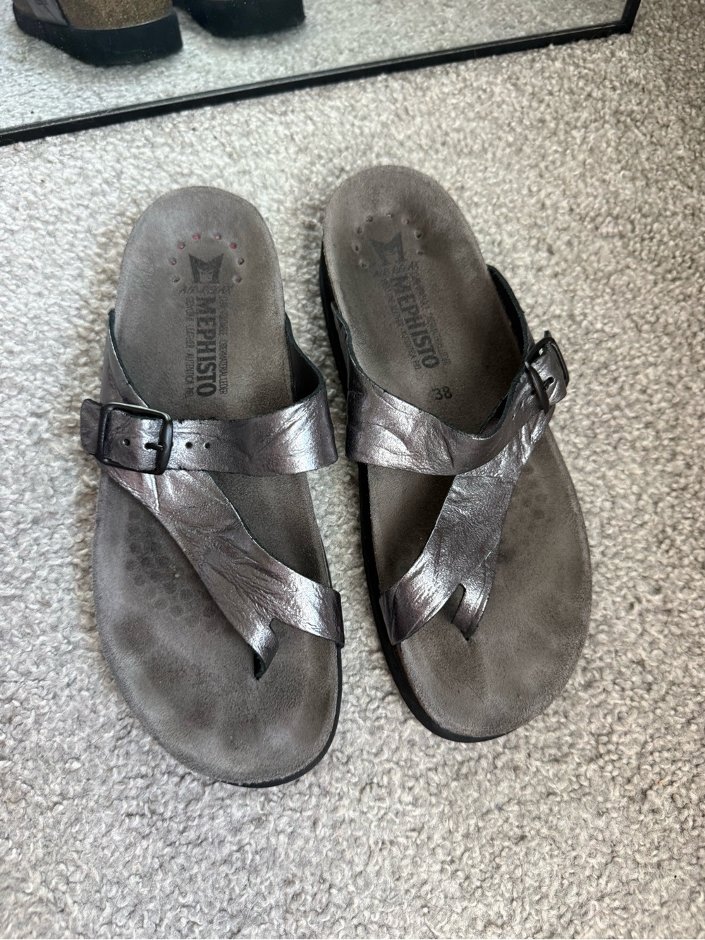 Mephisto Helen toe loop sandal 38